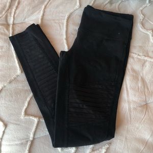 Black ALO Motto Leggings